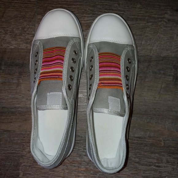 Sneakers (not branded) Size 9.0 (new w/out tags) - Picture 3 of 4